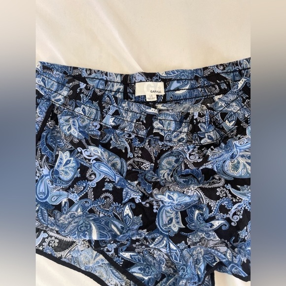 Garage Women’s Vintage Floral Print Shorts Blue/Black/White Stretchy Size L - Picture 4 of 10